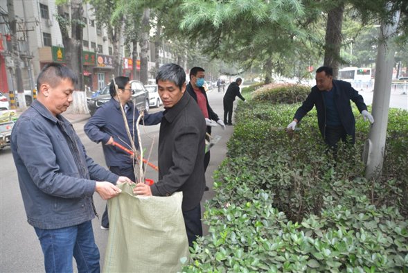 濮陽(yáng)市自來(lái)水公司開(kāi)展“城市清潔日”活動(dòng)4